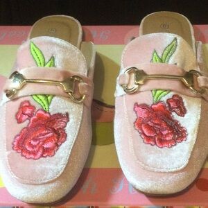 Floral Embroidered Pink Mules Sz 6, NWOT